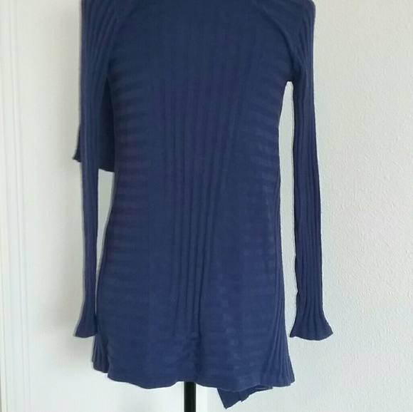 Super cute sweater - Picture 3 of 3